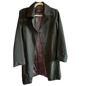 Andrew Marc ~Marc New York ~Black coat with plum lining ~size Small ~Polyester